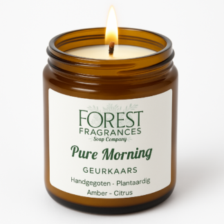 Brandende geurkaars in amberkleurige pot